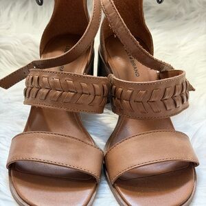 Lucky Brand Serenay heel tan size 7 . 2.75” block heel
